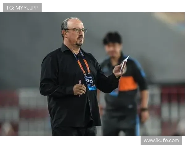 足球教练证书：D级到职业级考核大纲中战术理论与实操的比重演变